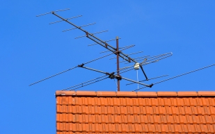 Conflictos en la comunidad de vecinos por las antenas de televisión